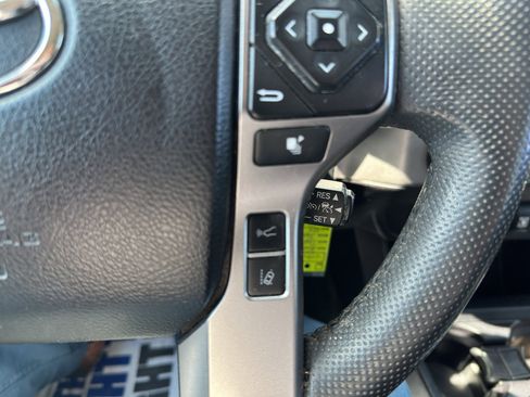 Used 2021 Toyota Tacoma SR5 AWD/4WD image 14
