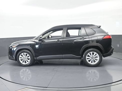 Used 2022 Toyota Corolla Cross LE w/ Moonroof Package FWD image 3