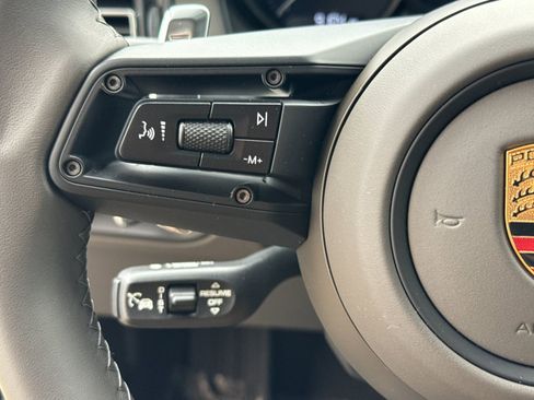 Certified 2025 Porsche Macan AWD/4WD image 28