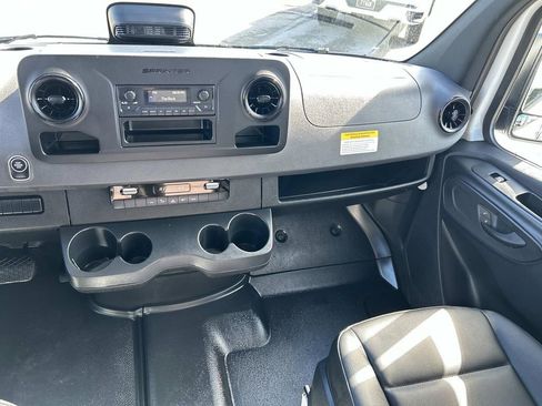 Used 2025 Mercedes-Benz Sprinter 2500 image 21