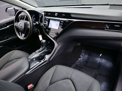 Used 2020 Toyota Camry LE FWD image 15