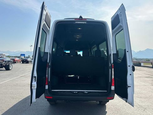 Used 2024 Mercedes-Benz Sprinter 2500 image 21
