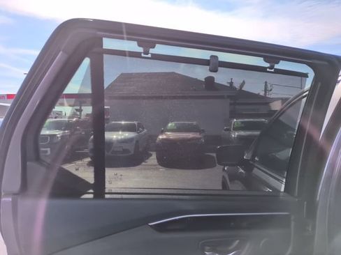 Used 2025 Honda Pilot EX-L image 16