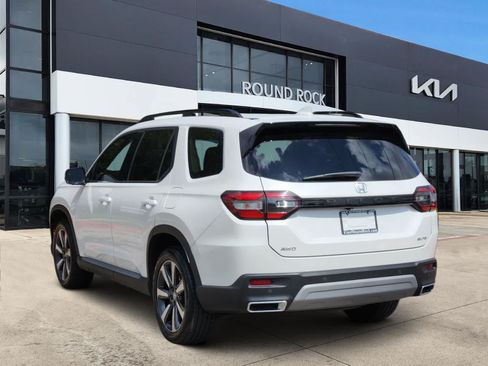 Used 2025 Honda Pilot Elite image 6