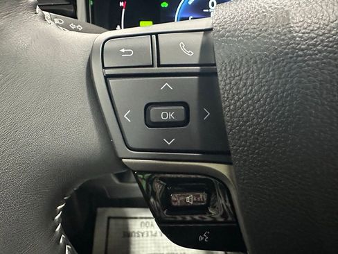 Used 2025 Toyota Camry SE image 19