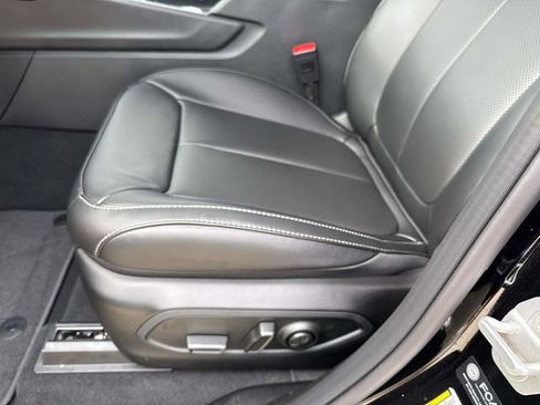 New 2025 Jeep Grand Cherokee L Limited w/ Luxury Tech Group II RWD image 10