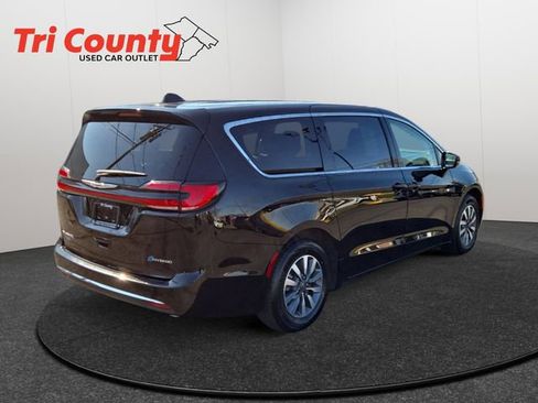 Used 2024 Chrysler Pacifica Limited FWD image 8