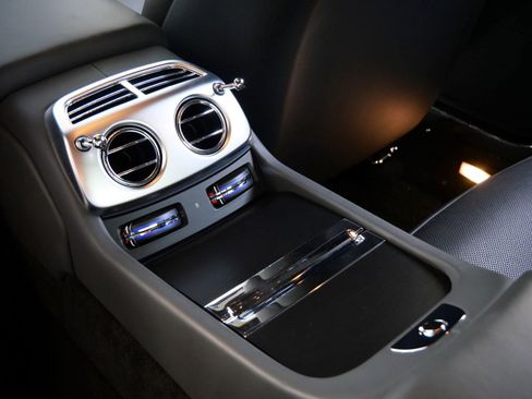 Used 2021 Rolls-Royce Wraith RWD image 29