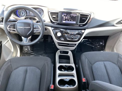 Used 2023 Chrysler Voyager LX FWD image 17