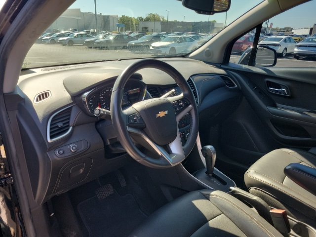 Used 2021 Chevrolet Trax LT w/ Redline Edition AWD/4WD image 19