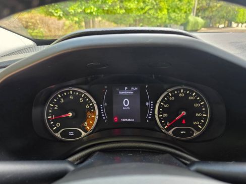 Used 2017 Jeep Renegade Latitude FWD image 15