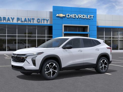 New 2026 Chevrolet Trax RS w/ Sunroof Package FWD image 2