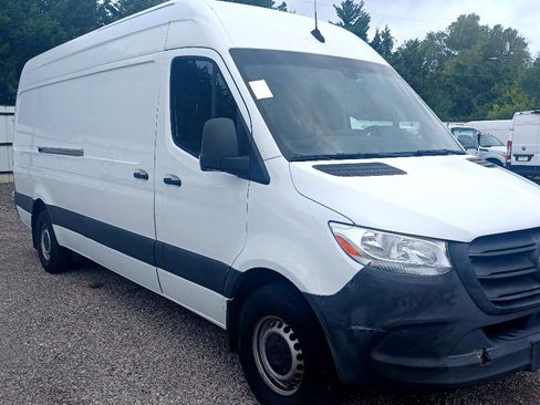 Used 2021 Mercedes-Benz Sprinter 2500 image 3
