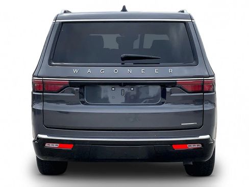 Used 2024 Jeep Wagoneer Series II w/ Flexible Seating Group RWD image 5
