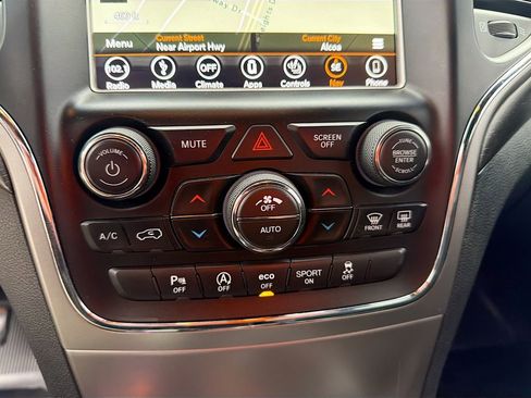 Used 2018 Jeep Grand Cherokee Laredo image 17