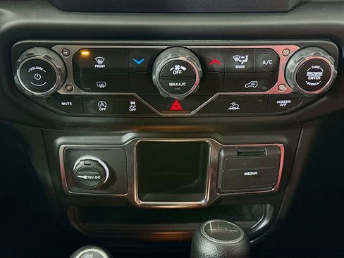 Used 2022 Jeep Gladiator Sport image 15