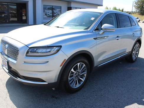 Used 2022 Lincoln Nautilus AWD w/ Premium Package image 2