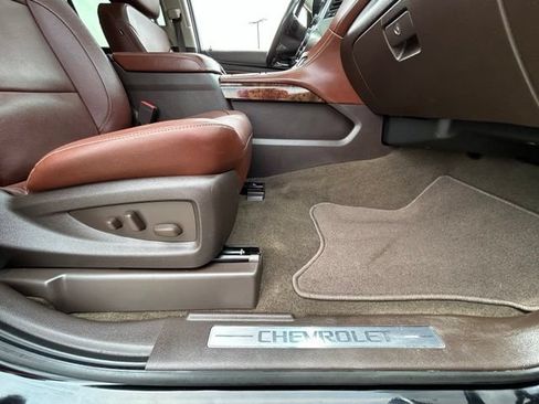 Used 2018 Chevrolet Tahoe Premier w/ RST 6.2L Performance Edition AWD/4WD image 37