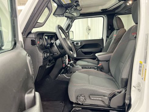 Used 2025 Jeep Wrangler Unlimited Rubicon AWD/4WD image 14
