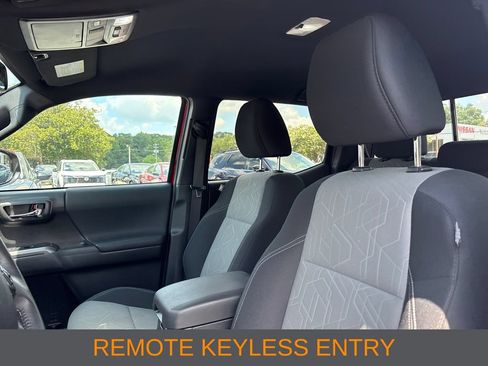 Used 2022 Toyota Tacoma TRD Off-Road w/ Technology Package RWD image 4