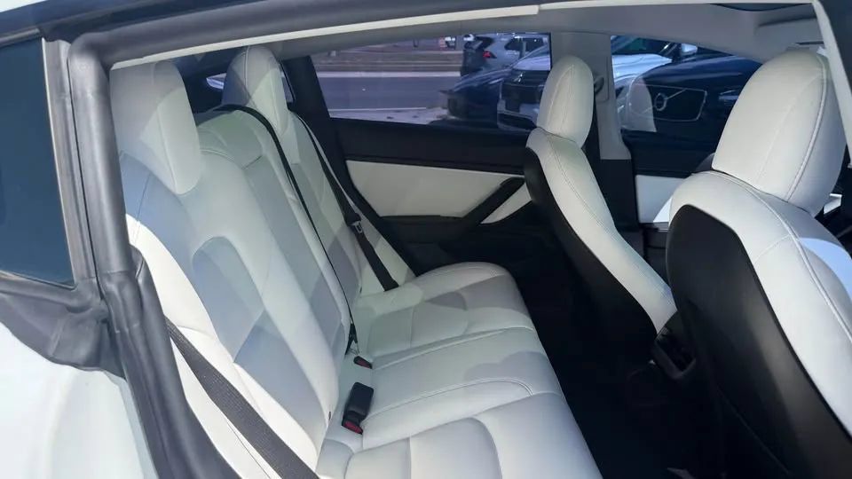 Used 2021 Tesla Model 3 Standard Range Plus RWD image 9