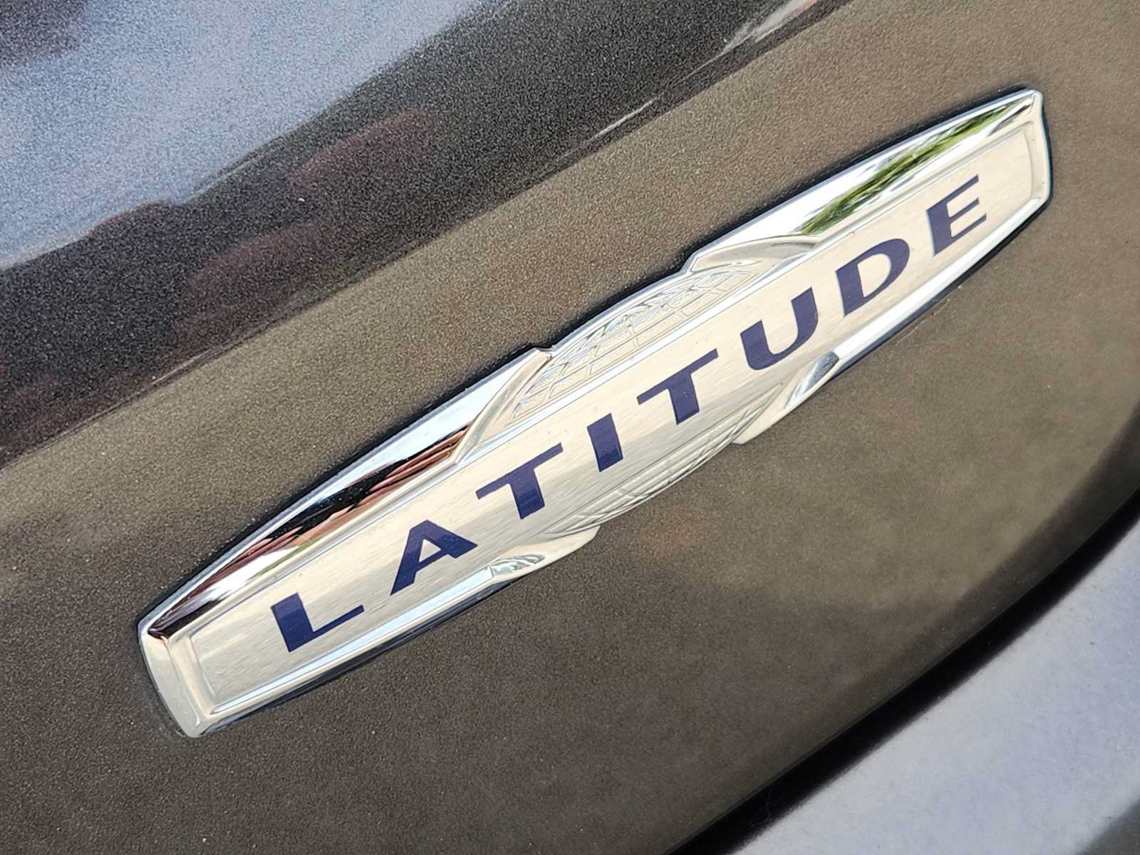 Used 2018 Jeep Compass Latitude FWD image 12