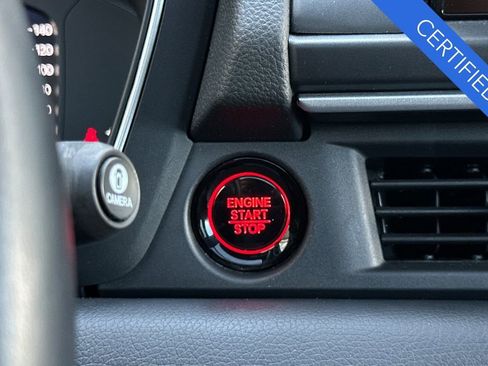 Certified 2025 Honda Pilot Black Edition image 28