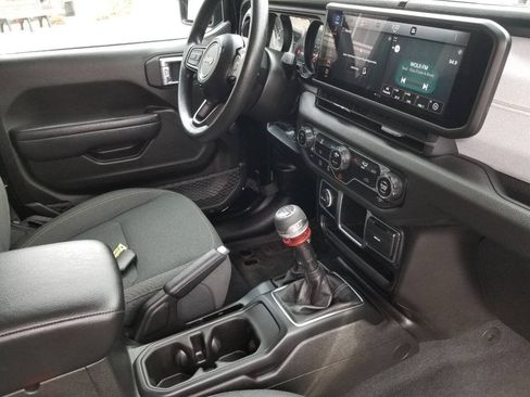 Used 2024 Jeep Wrangler Sport AWD/4WD image 9