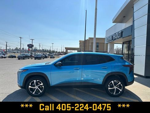 Used 2025 Chevrolet Trax RS w/ Driver Confidence Package image 2