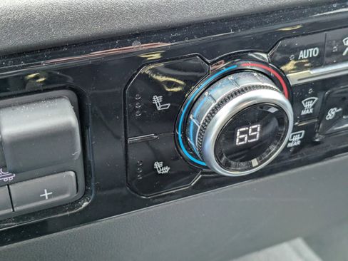 Certified 2025 GMC Sierra 1500 SLT image 24