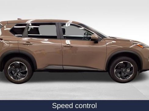 Used 2024 Nissan Rogue SV image 10