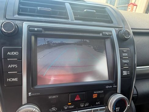 Used 2014 Toyota Camry SE image 9