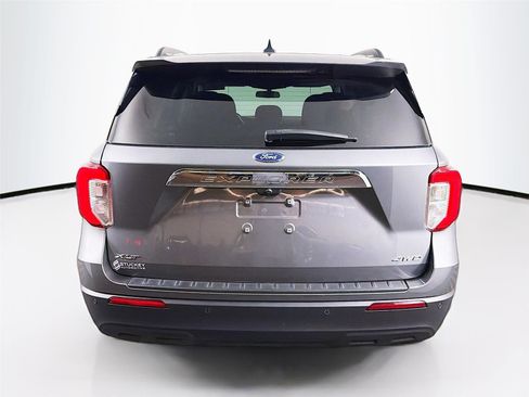 Used 2022 Ford Explorer XLT image 6