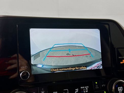 Used 2023 Toyota Highlander XLE image 10