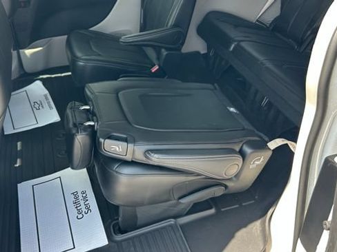 Used 2024 Chrysler Pacifica Touring-L FWD image 30