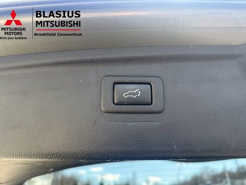 Used 2019 Subaru Outback 2.5i Touring image 11