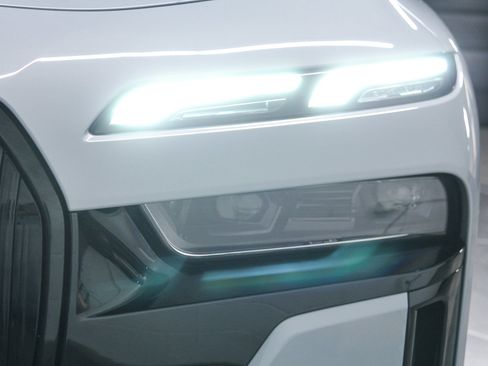 Certified 2023 BMW 740i 740i w/ Parking Assistance Package image 10