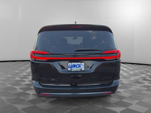 Used 2025 Chrysler Pacifica Limited FWD image 4