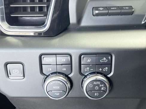 Used 2024 GMC Sierra 1500 Denali w/ Technology Package AWD/4WD image 34