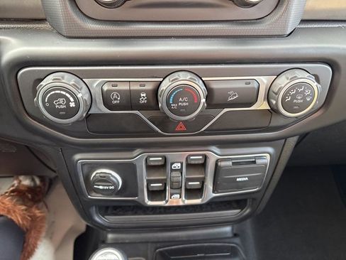 Used 2020 Jeep Wrangler Unlimited Sport S image 16