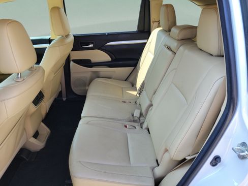 Used 2018 Toyota Highlander XLE FWD image 24