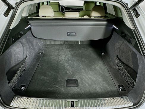 Used 2024 Audi Q8 e-tron Premium image 22