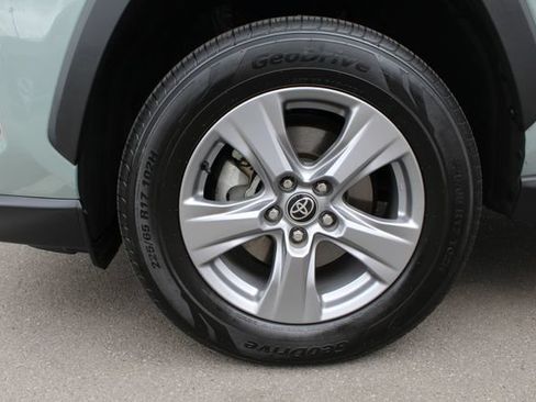 Certified 2022 Toyota RAV4 XLE FWD image 8
