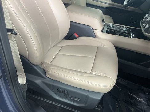 Used 2022 Ford Expedition XLT image 14