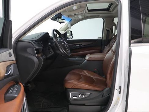 Used 2019 Cadillac Escalade ESV Luxury AWD/4WD image 15