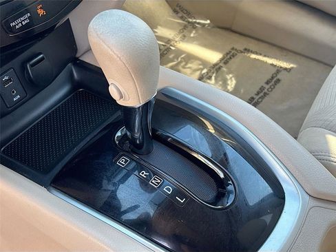 Used 2015 Nissan Rogue SV w/ SV Premium Package image 18