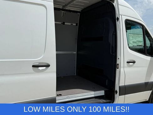 Used 2025 Mercedes-Benz Sprinter 2500 image 13