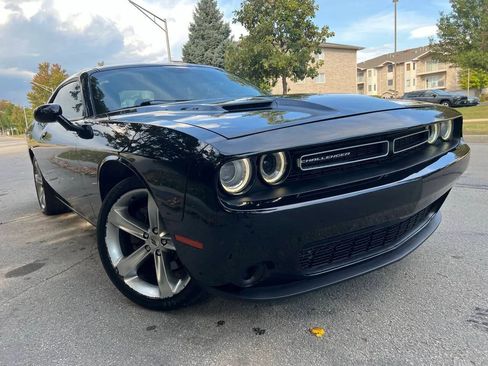 Used 2018 Dodge Challenger SXT w/ Super Sport Group (SS/T) image 13