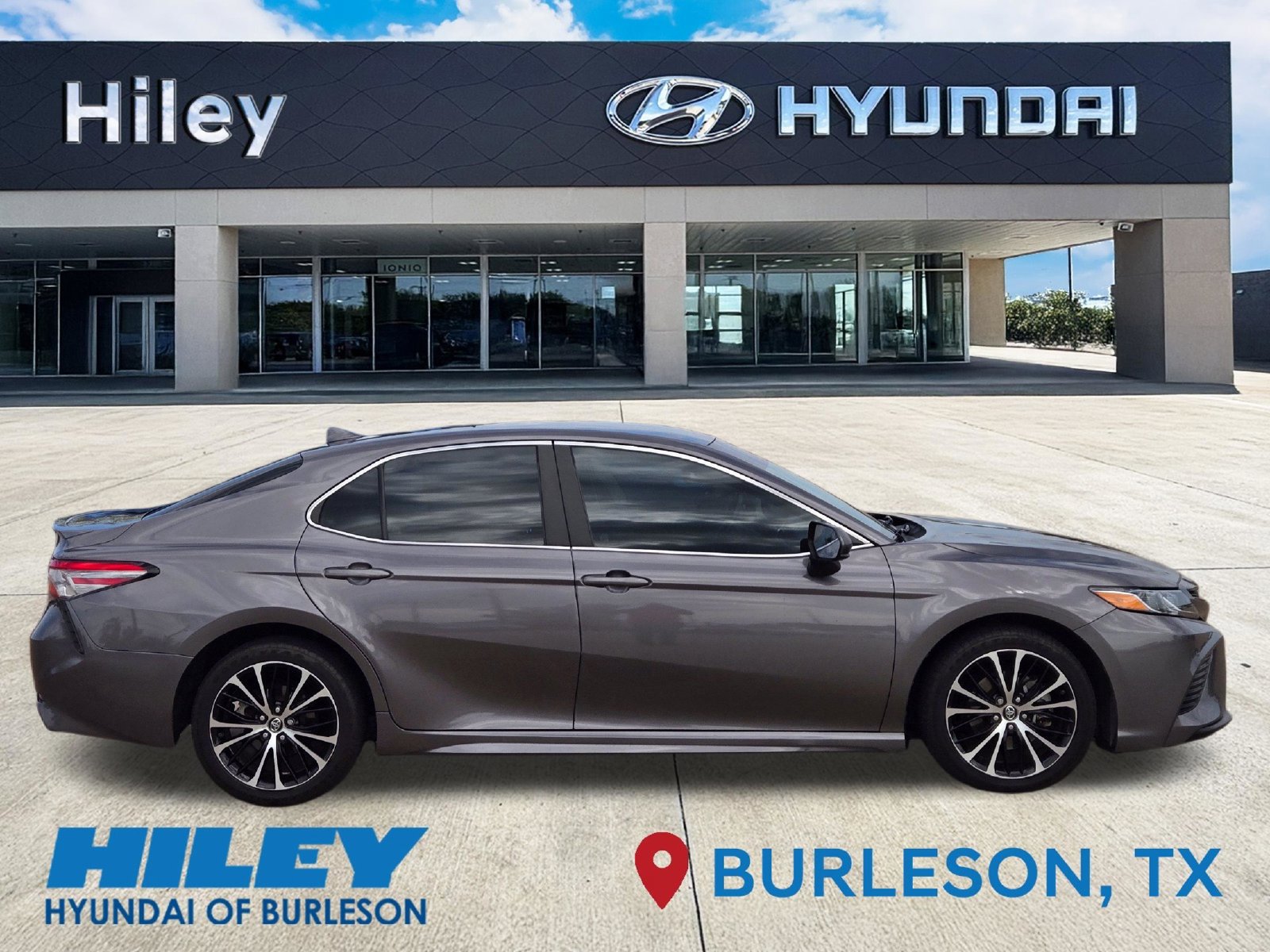 Used 2019 Toyota Camry SE FWD image 3