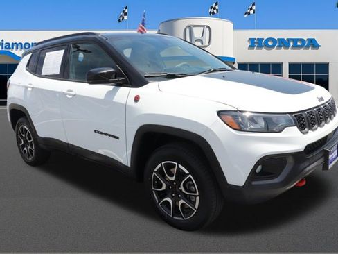Used 2025 Jeep Compass Trailhawk AWD/4WD image 1